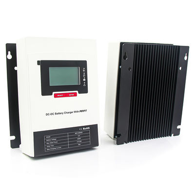 Buen precio 700W entrada fotovoltaica 50A cargador de corriente continua IP32 protección cargador de batería de arranque de 12V en línea