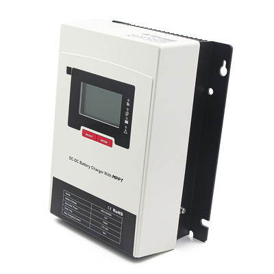 Buen precio Cargador de batería de automóvil de 12V DC DC 30A con controlador solar MPPT grado de protección IP32 en línea